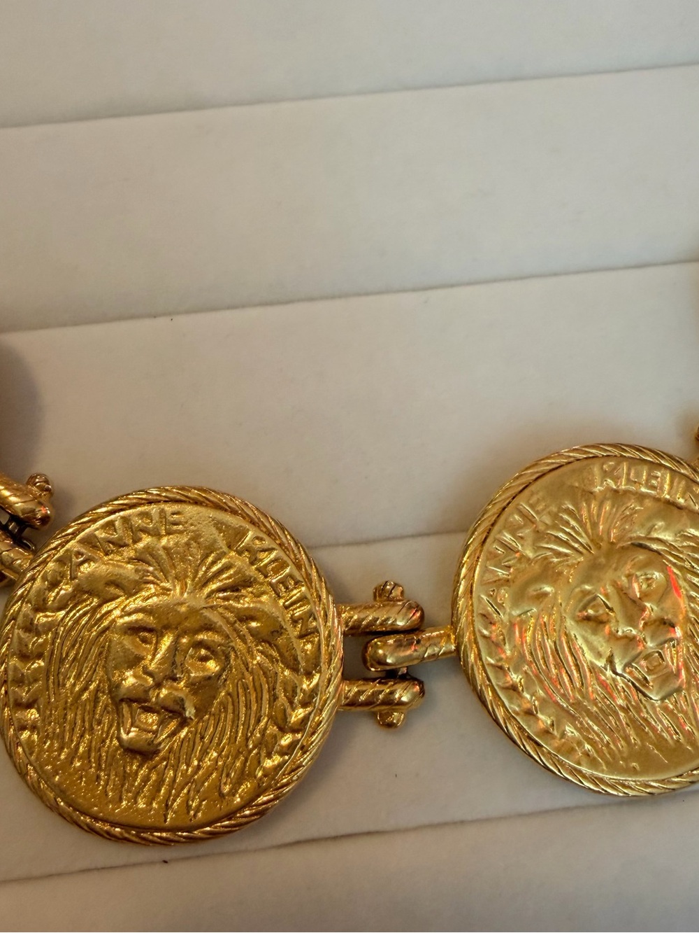 Vintage Anne Klein Gold Tone Lion Medallion Statement Necklace Toggle Clasp NWT - Picture 4 of 13